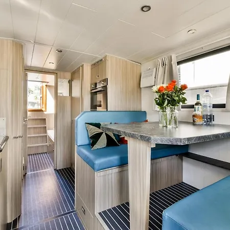 New Houseboat Center 'saiter' * Ámsterdam