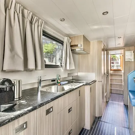 Hotel en barco New Houseboat Center 'saiter'