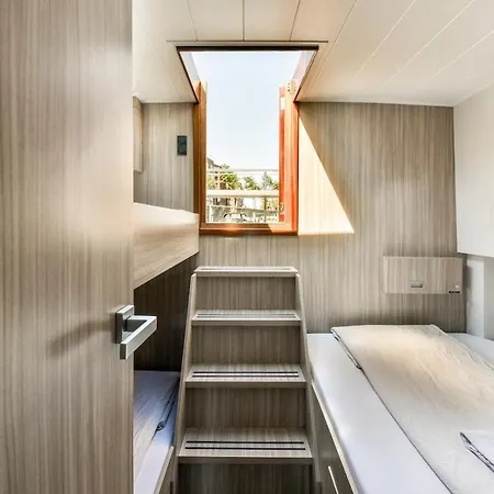 New Houseboat Center 'saiter' Hotel en barco *