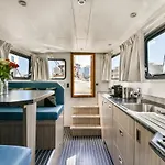 New Houseboat Center 'saiter' بوتيل