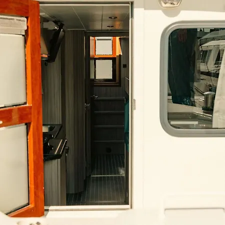 Botel New Houseboat Center 'saiter' *
