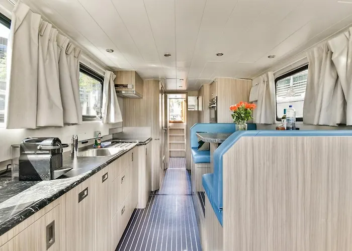 Botel New Houseboat Center 'saiter'