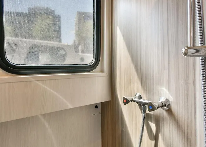 Botel New Houseboat Center 'saiter' *