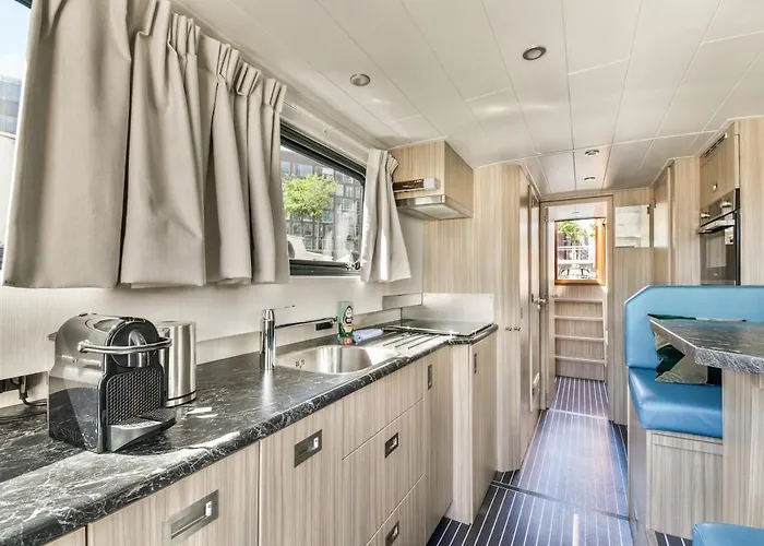 Botel New Houseboat Center 'saiter'