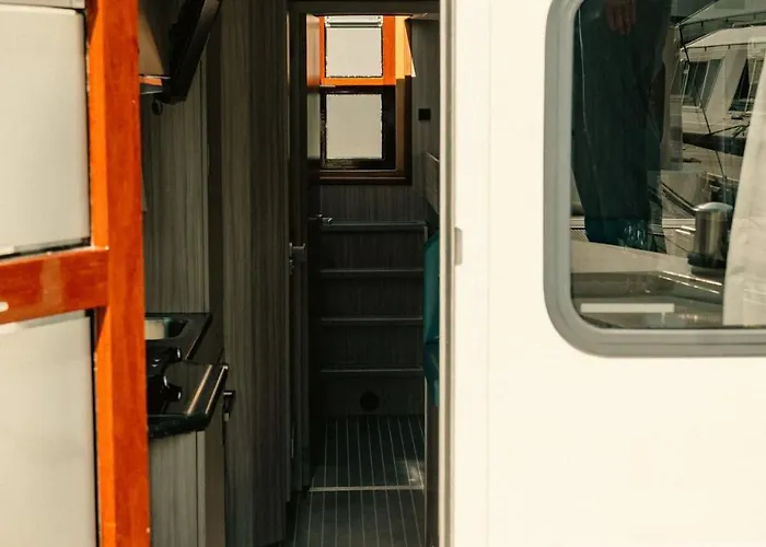 Botel New Houseboat Center 'saiter' *