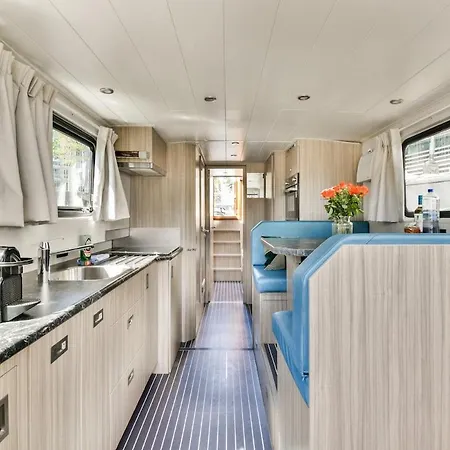 Bådhotel New Houseboat Center 'saiter'
