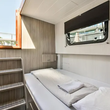 New Houseboat Center 'saiter' Bådhotel